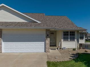 4125 Lakeview Dr SW, Cedar Rapids, IA 52404