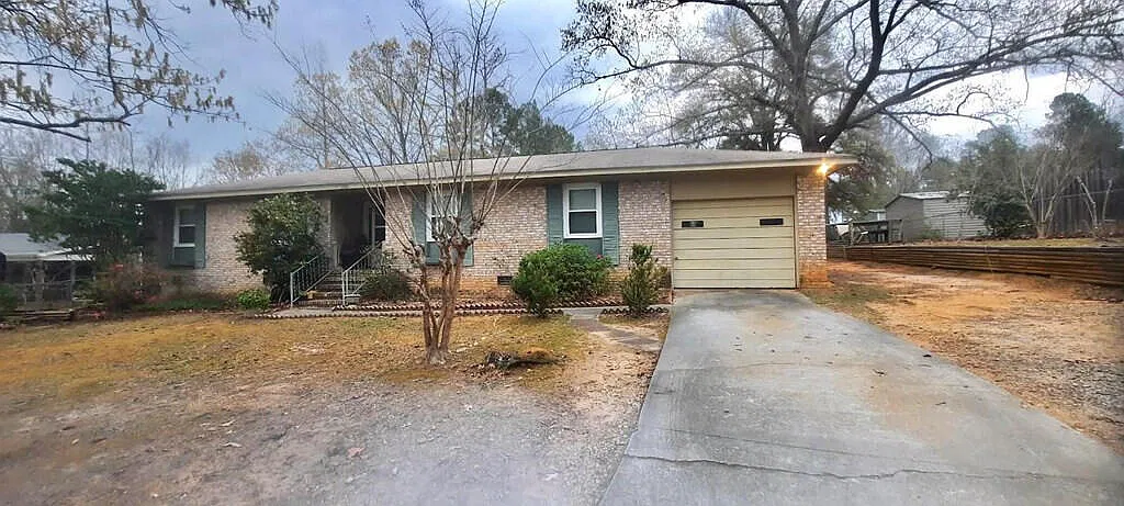 3 bed, 2.0 bath, 1351 sqft, $1,650 — Photo 2