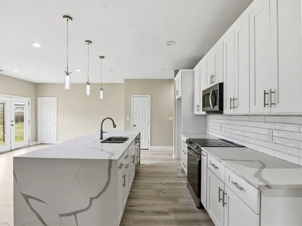 2204 Albert Broadfoot St, Bonham, TX 75418