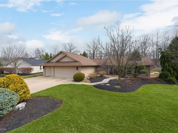 8739 Timber Edge Dr, North Ridgeville, OH 44039