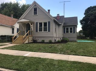 902 69th St, Kenosha, WI 53143