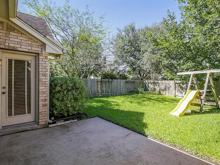 20502 Pioneer Bend Ct — Photo 30