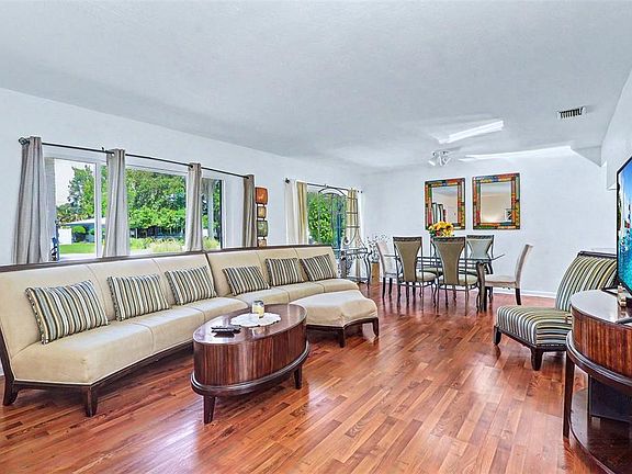 5th image of 209 S Aurora Ave
