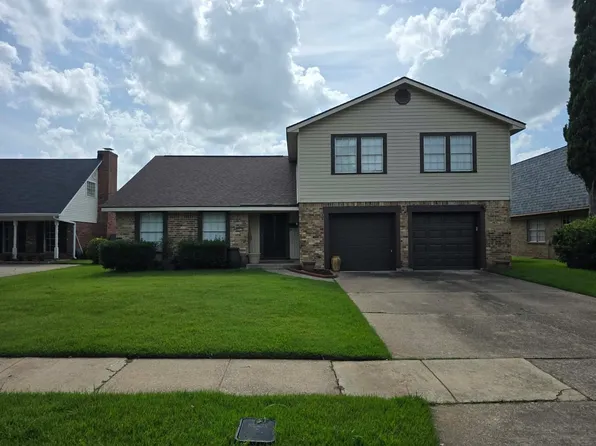 9916 Village Green Dr, Shreveport, LA 71115