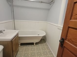 18 9th St, Auburn, ME 04210