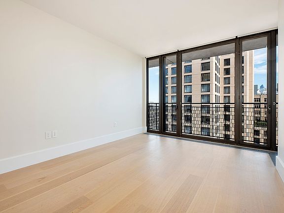 4th image of 100 Vandam St #16A