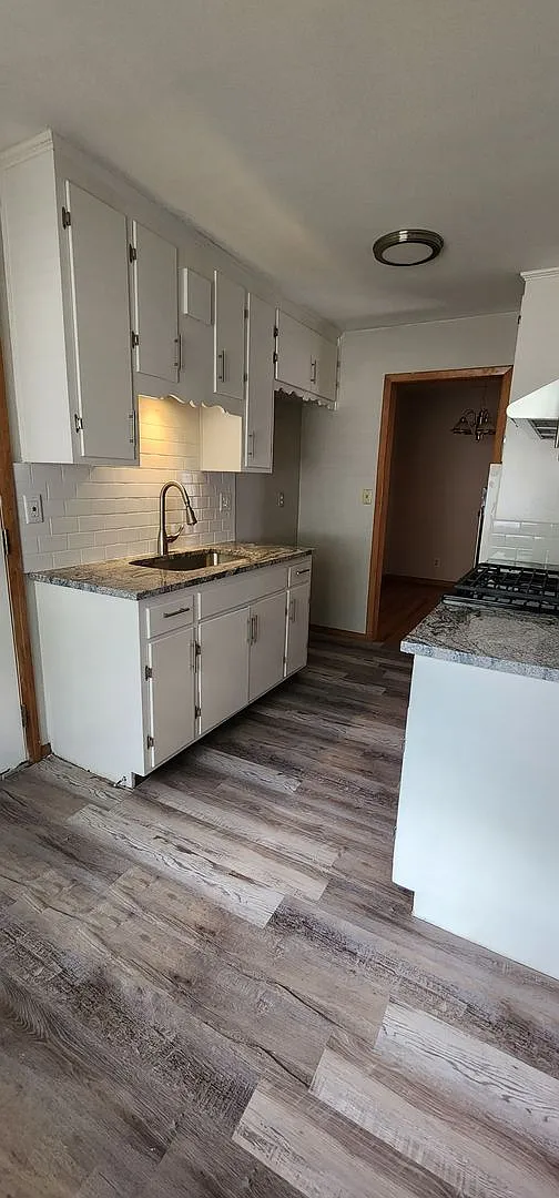 Charming 3-Bed KCMO Ranch with Spacious Backyard & Attached Garage — Photo 2