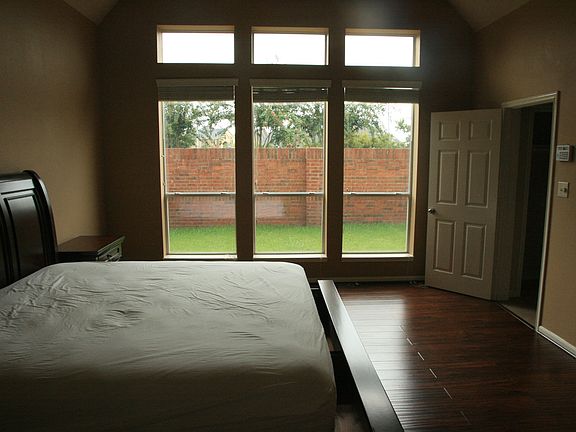 3rd image of 3919 Fallsbrook Ct