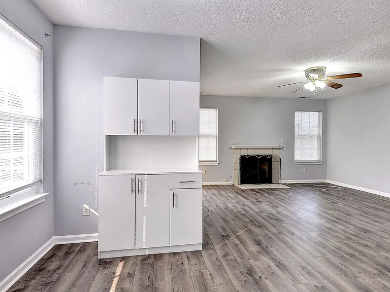 12928 Daybreak Cir — Photo 14