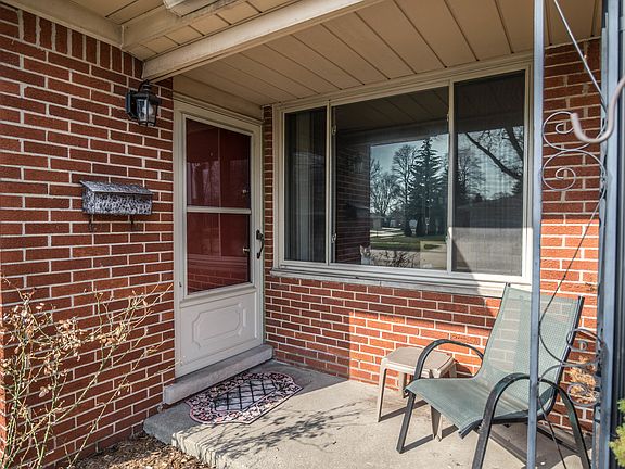 4th image of 15189 Norman St