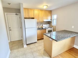 9 33rd St #311, Toronto, ON M8W 3G7