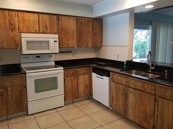 5th image of 1726 Greenhill Dr