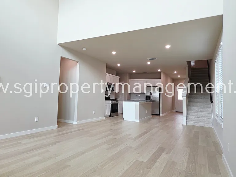 913 London Town Ln — Photo 12