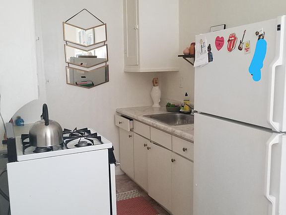 4th image of 4846 Rosewood Ave APT 4