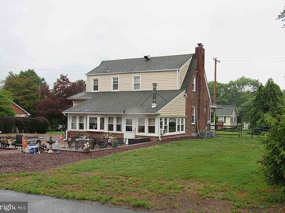 5th image of 1819 Larkin Rd