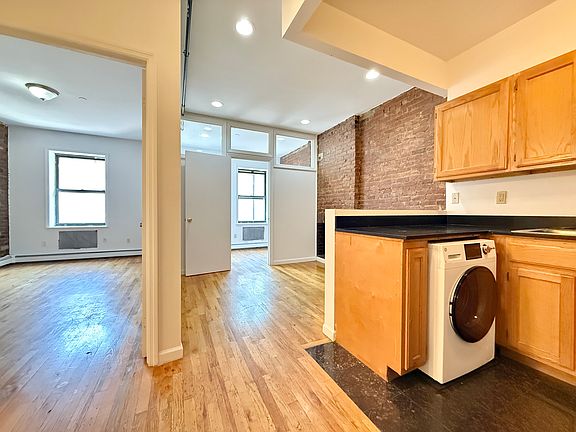 3rd image of 2117 3rd Ave APT 3R