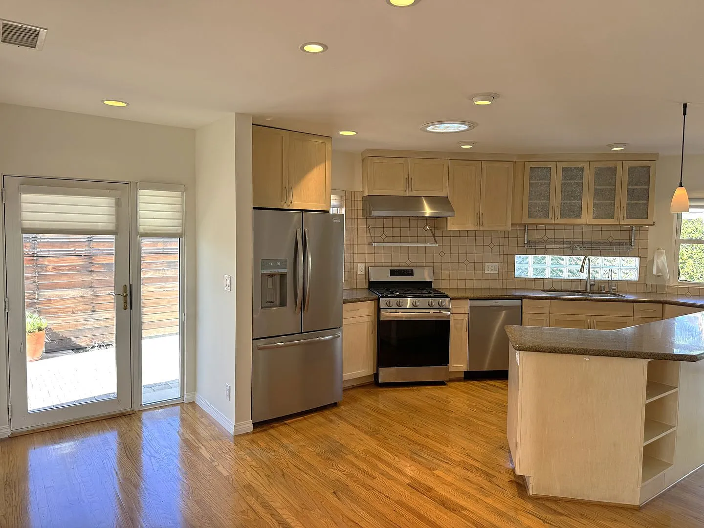 Charming Culver City HOME — Photo 3