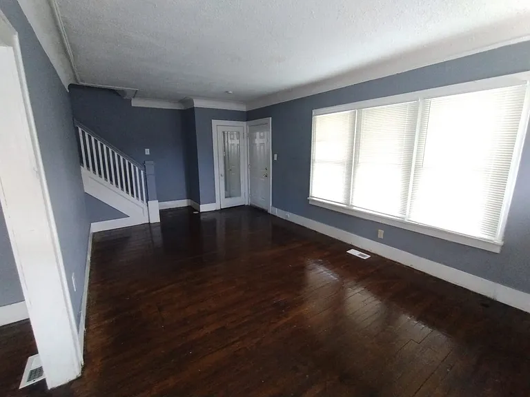 2474 Fullerton Ave — Photo 22