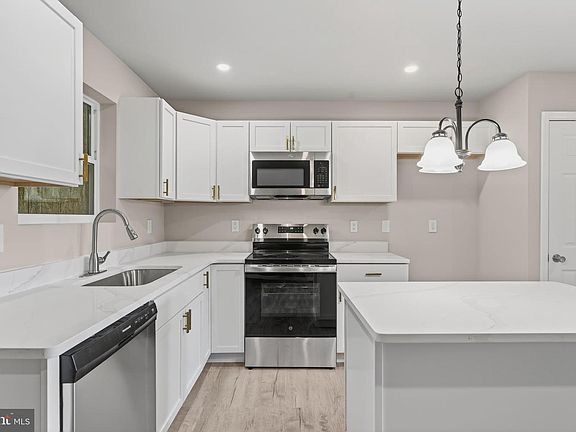 5th image of 1401 A Brown St