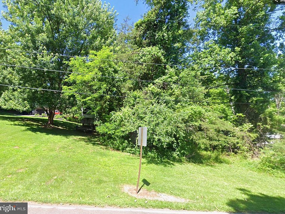 2nd image of 22 Hemlock Rd