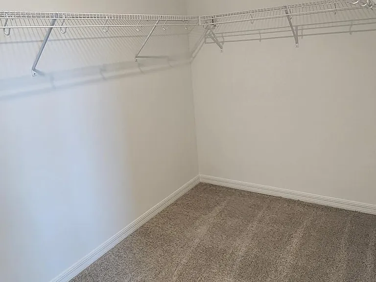 1379 Bluewater Ln — Photo 24