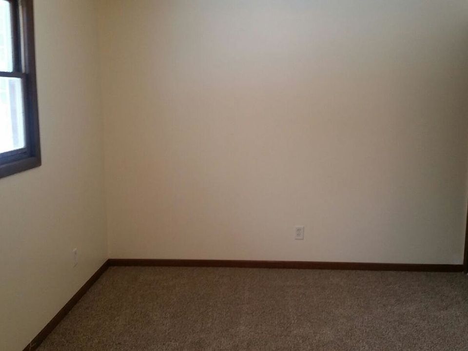 The bedroom also has new carpet.