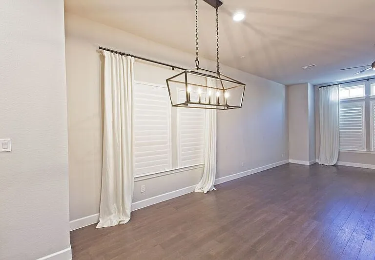 5319 Holland Ave — Photo 17