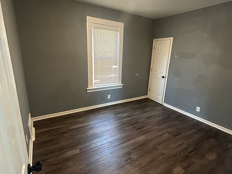 2116 W Atkinson Ave — Photo 2