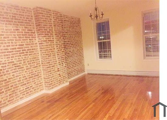 2nd image of 934 Glenmore Ave #3