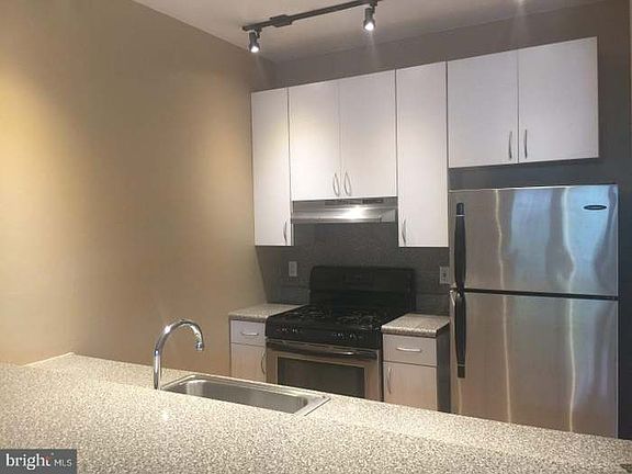 5th image of 182 Gay St APT 402