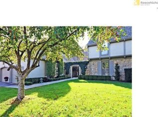 16 Coventry Ct, Prairie Village, KS 66208