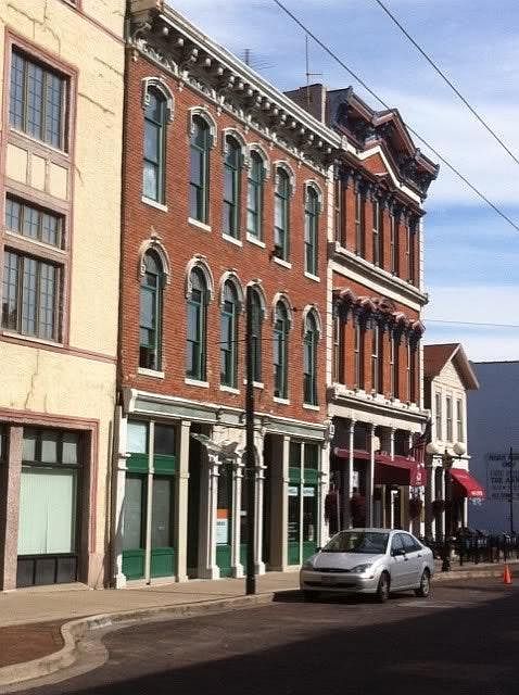 1st image of 411 E 5th St