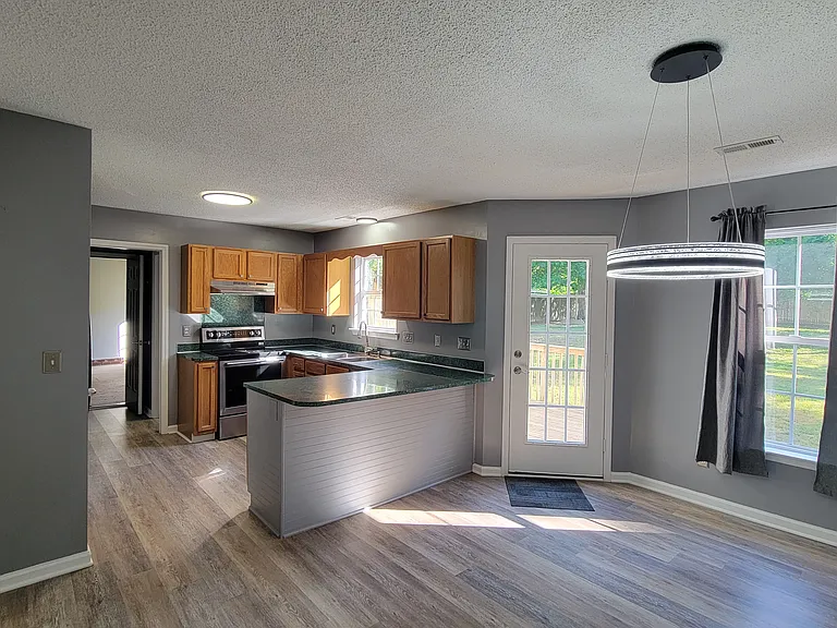 6107 Colchester Ln — Photo 6