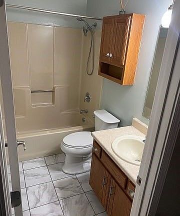 full bath in hallway 