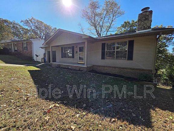 3rd image of 216 Windhill Dr