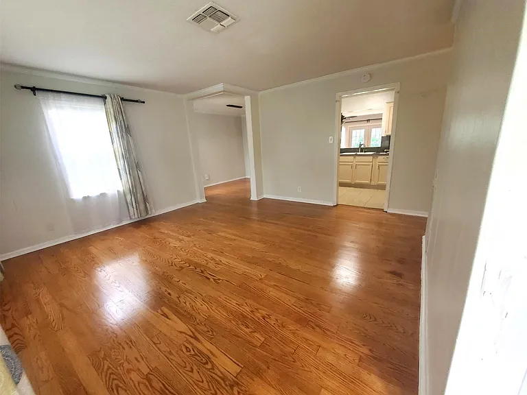 1514 Zora St — Photo 5
