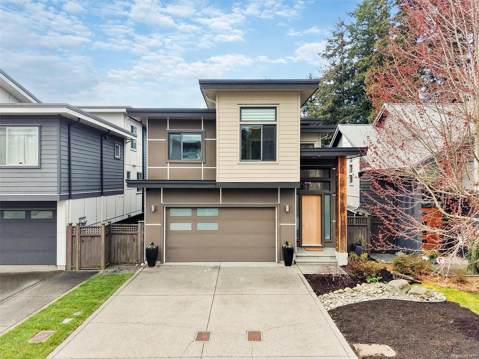 433 Regency Pl photo 1