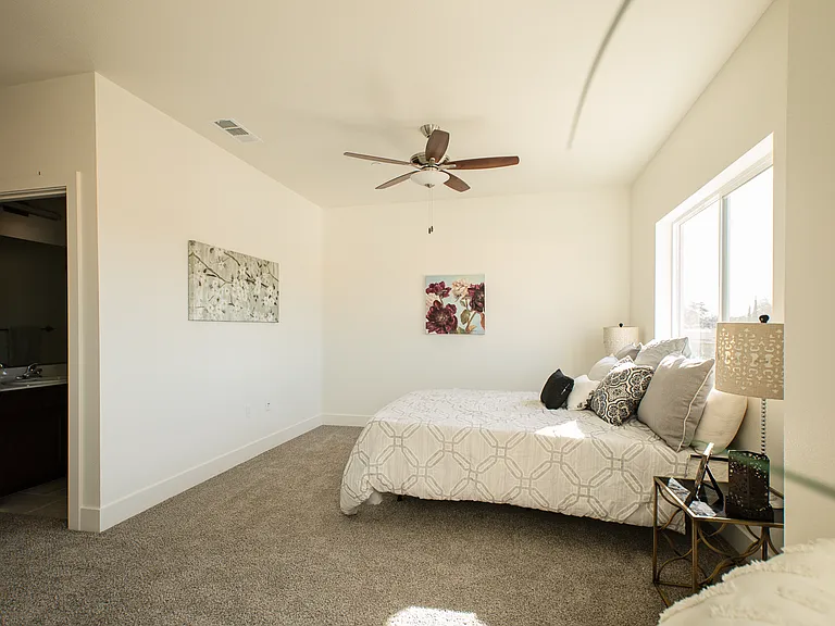 906 N Olive Ave — Photo 10