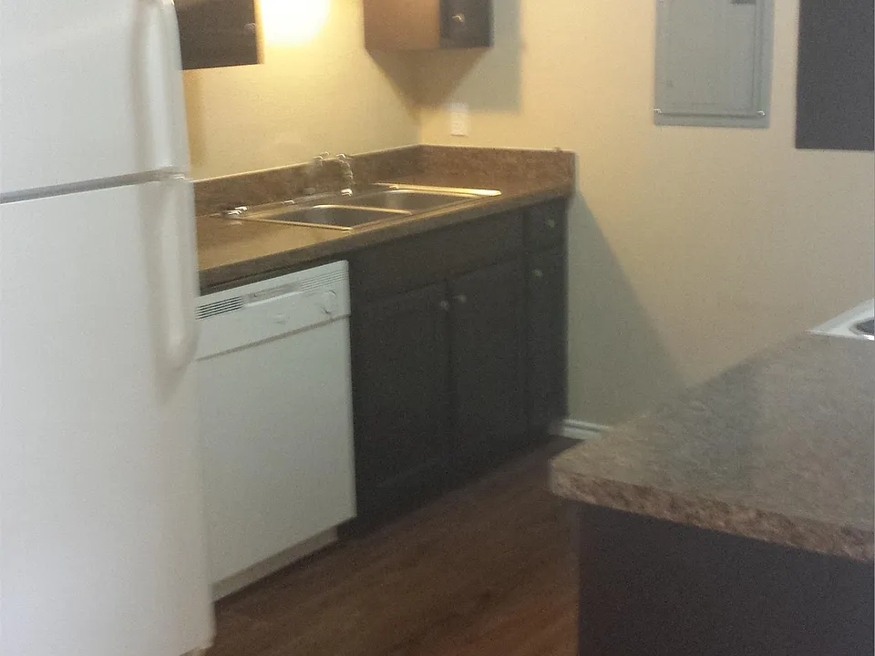 kitchen appliances included