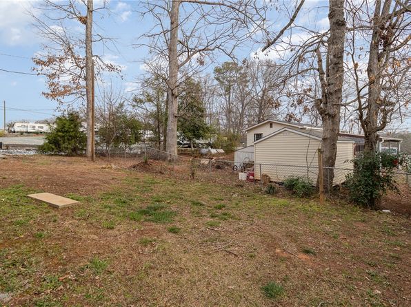 1203 Andersonville Rd, Townville, SC 29689