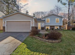 3449 Pine Haven Rd, Commerce Township, MI 48382