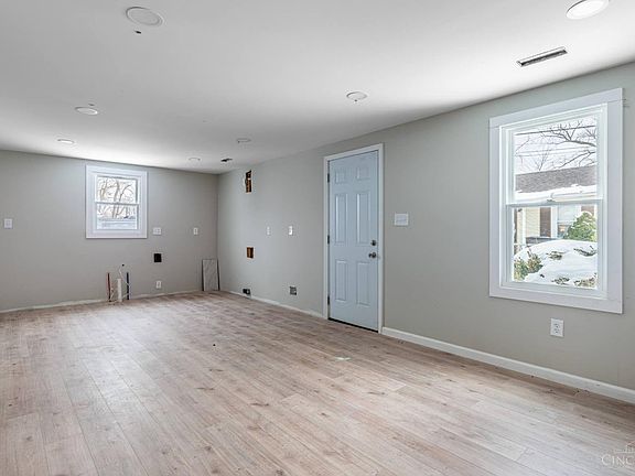 5th image of 737 Turner Ln