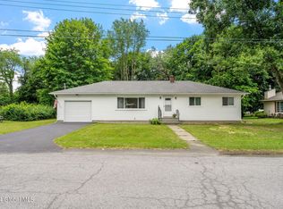 4 Holland Ln, Castleton, NY 12033