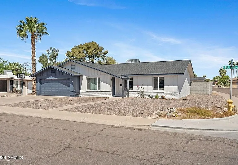 1664 E Del Rio Dr — Photo 1