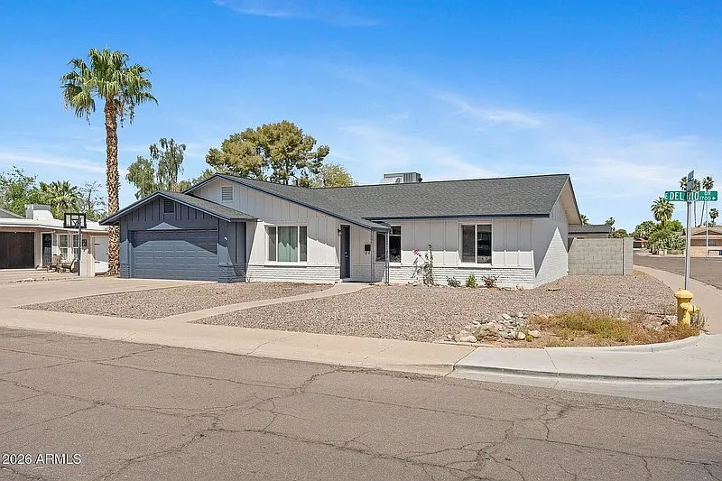 1664 E Del Rio Dr