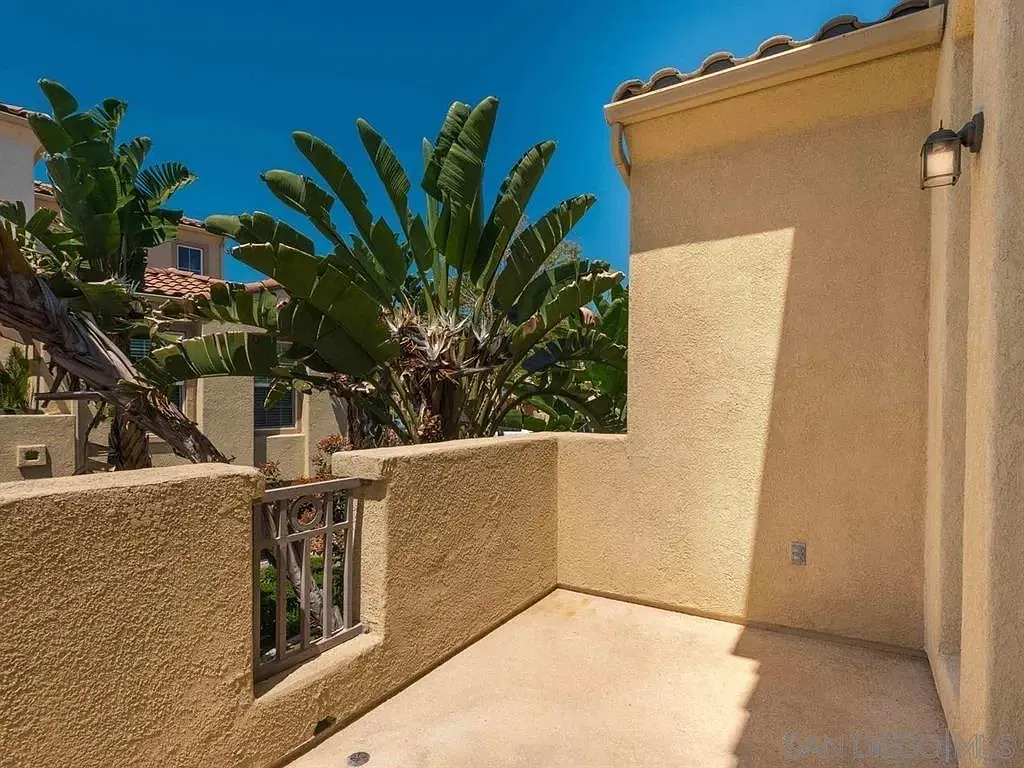 3 bed, 3.5 bath, 1865 sqft, $3,900 — Photo 4