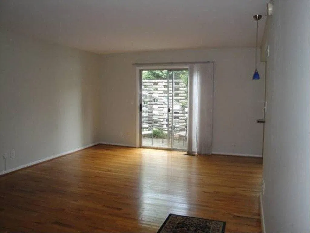 2 bed, 1.5 bath, 966 sqft, $1,800 — Photo 2