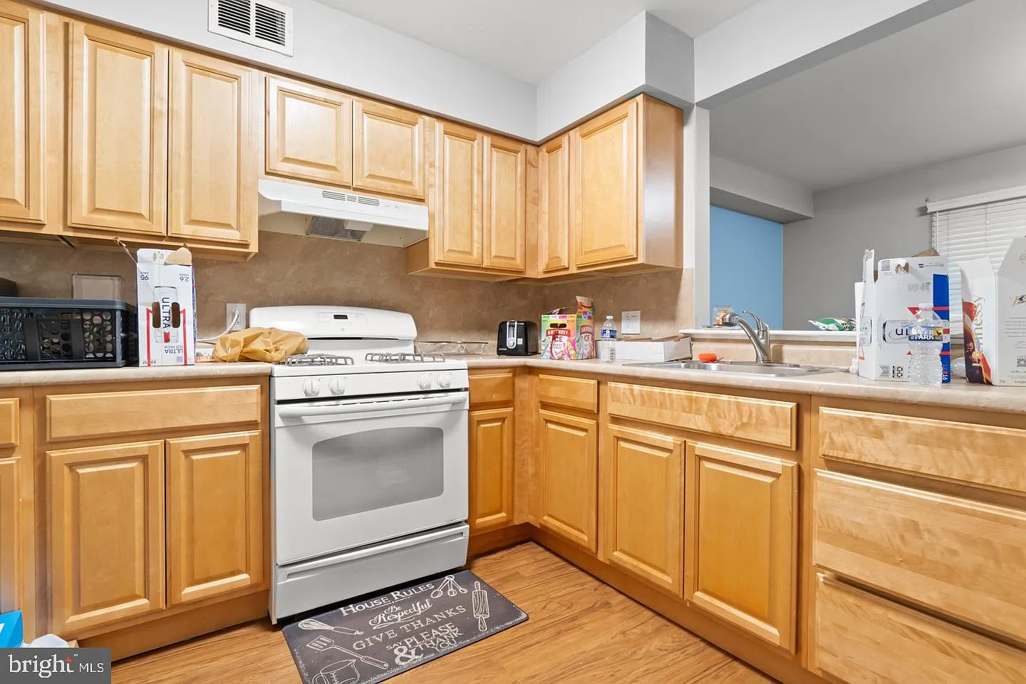 3 bed, 2.0 bath, 1380 sqft, $1,900 — Photo 4