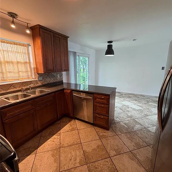 713 Plaza Dr — Photo 5