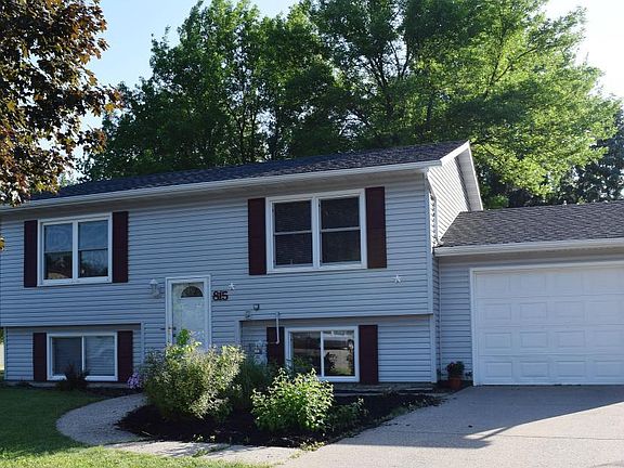 2nd image of 815 Dawn Pl